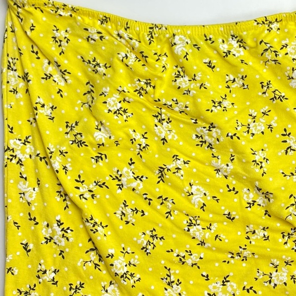 PrettyLittleThing Yellow Ditsy Floral Bardot Off Shoulder Top Shirr Blouse - Picture 10 of 10